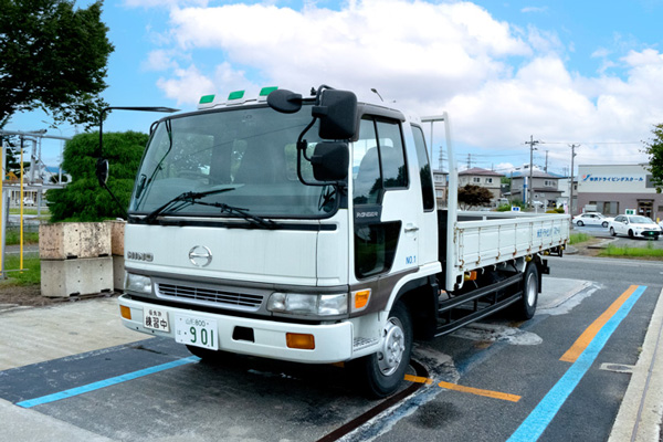 中型車の教習車